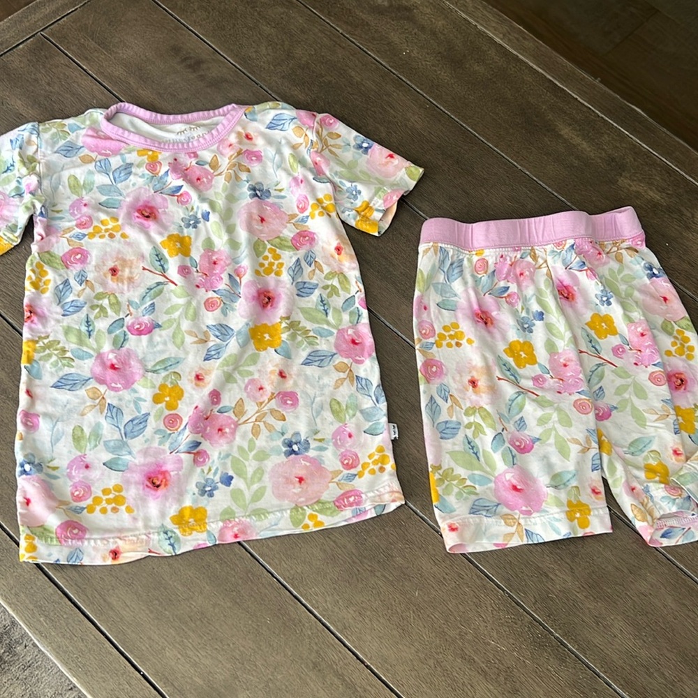 HTF Little sleepies Bella blooms 5/6 2 piece short set